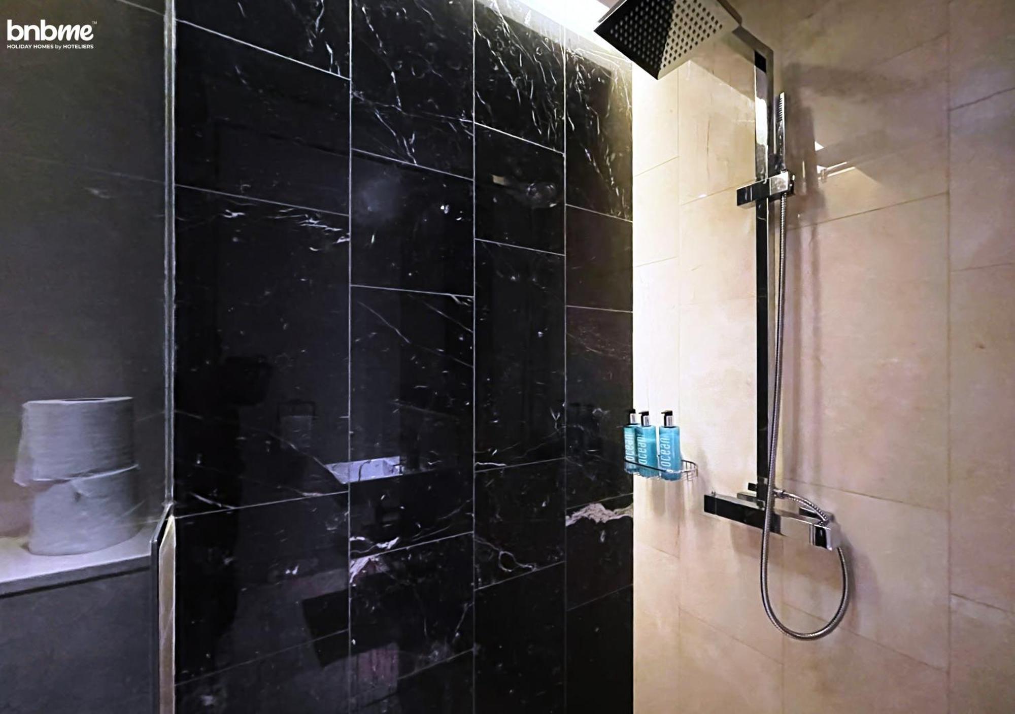 Bnbme - Th8 Palm Hotel Дубай Екстериор снимка