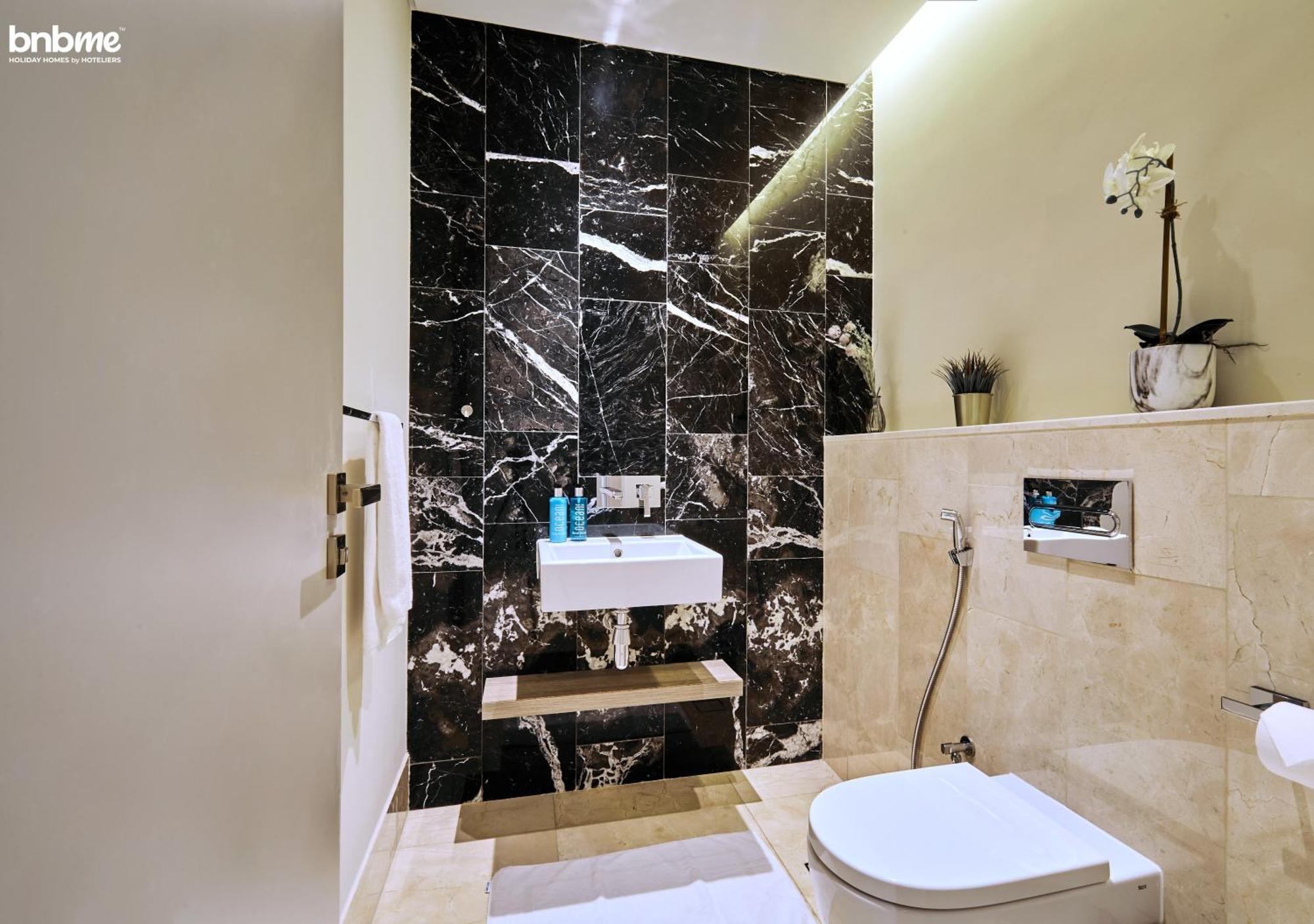 Bnbme - Th8 Palm Hotel Дубай Екстериор снимка